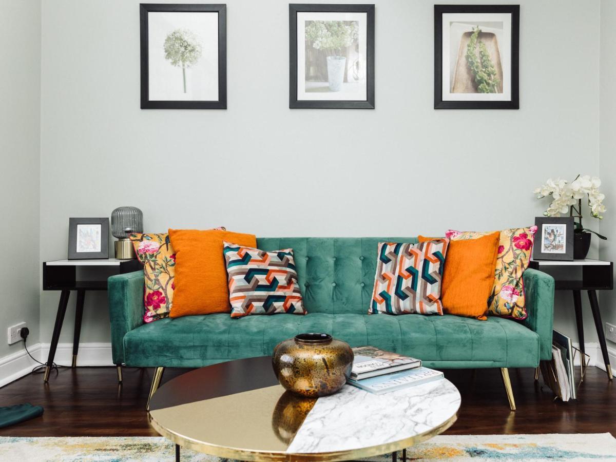 Beautiful Apartment In Guildford With Parking Send 외부 사진
