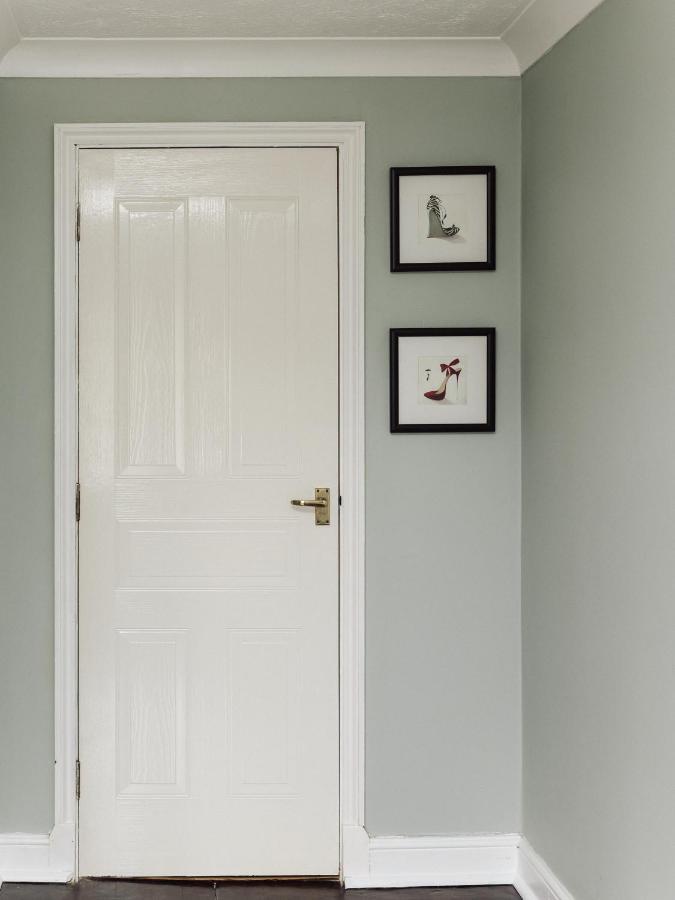 Beautiful Apartment In Guildford With Parking Send 외부 사진
