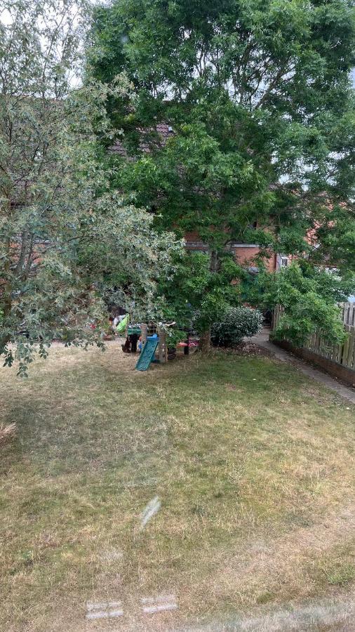 Beautiful Apartment In Guildford With Parking Send 외부 사진