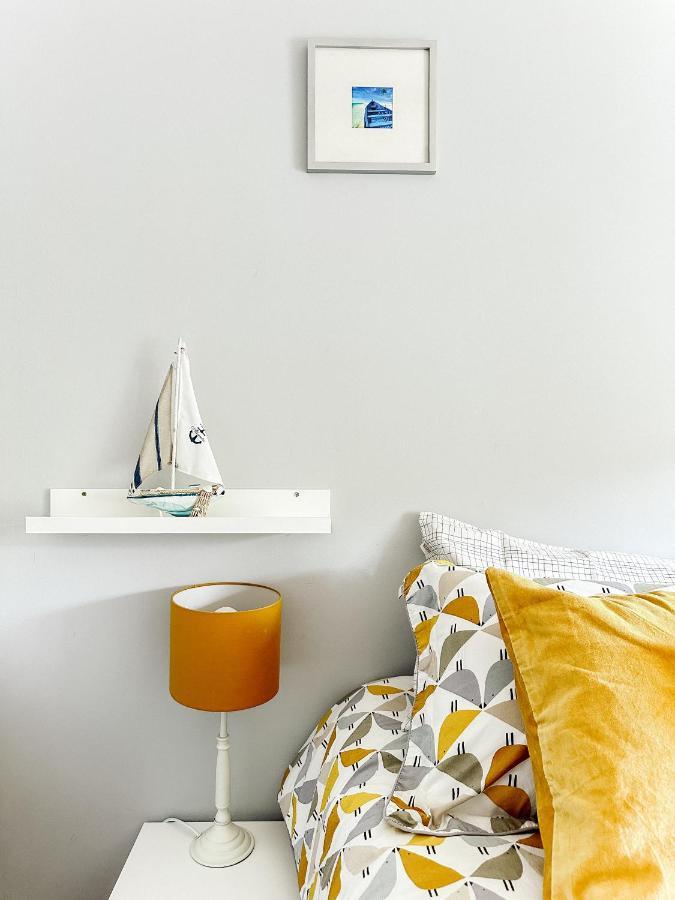 Beautiful Apartment In Guildford With Parking Send 외부 사진