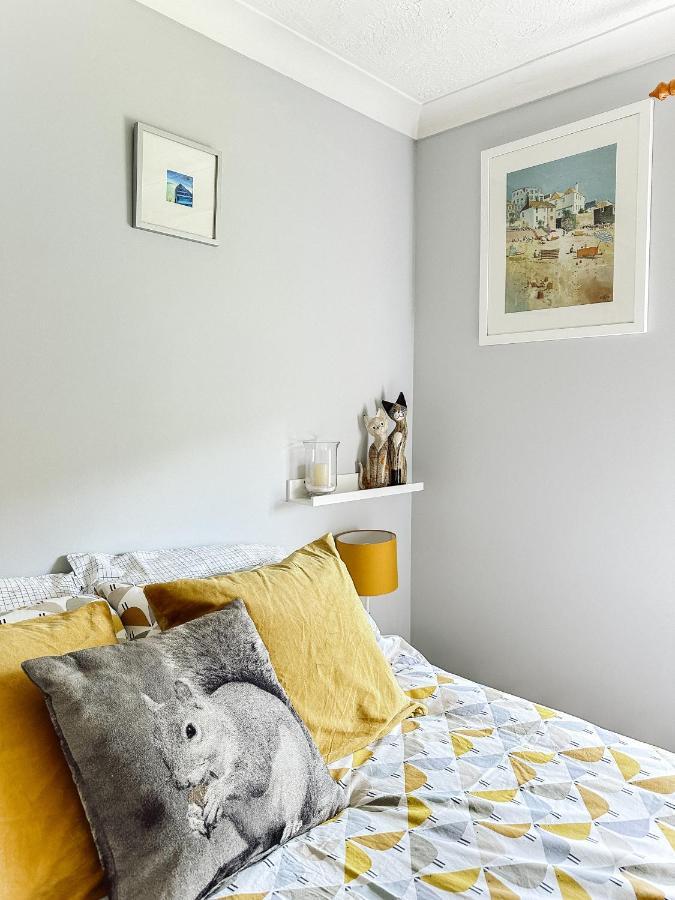 Beautiful Apartment In Guildford With Parking Send 외부 사진
