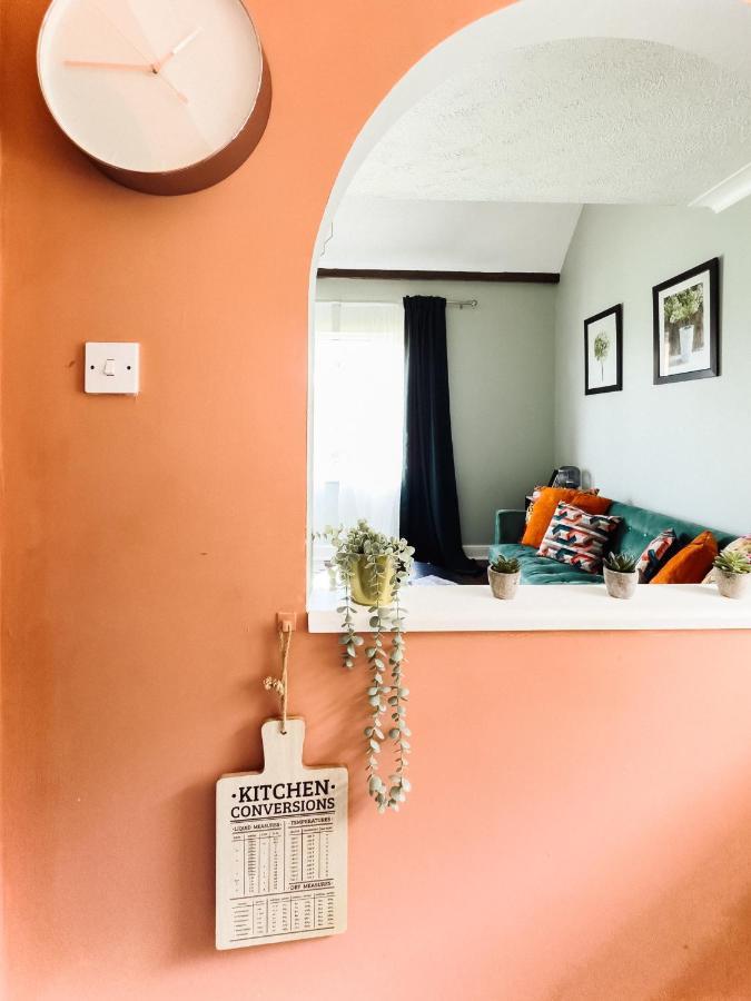 Beautiful Apartment In Guildford With Parking Send 외부 사진