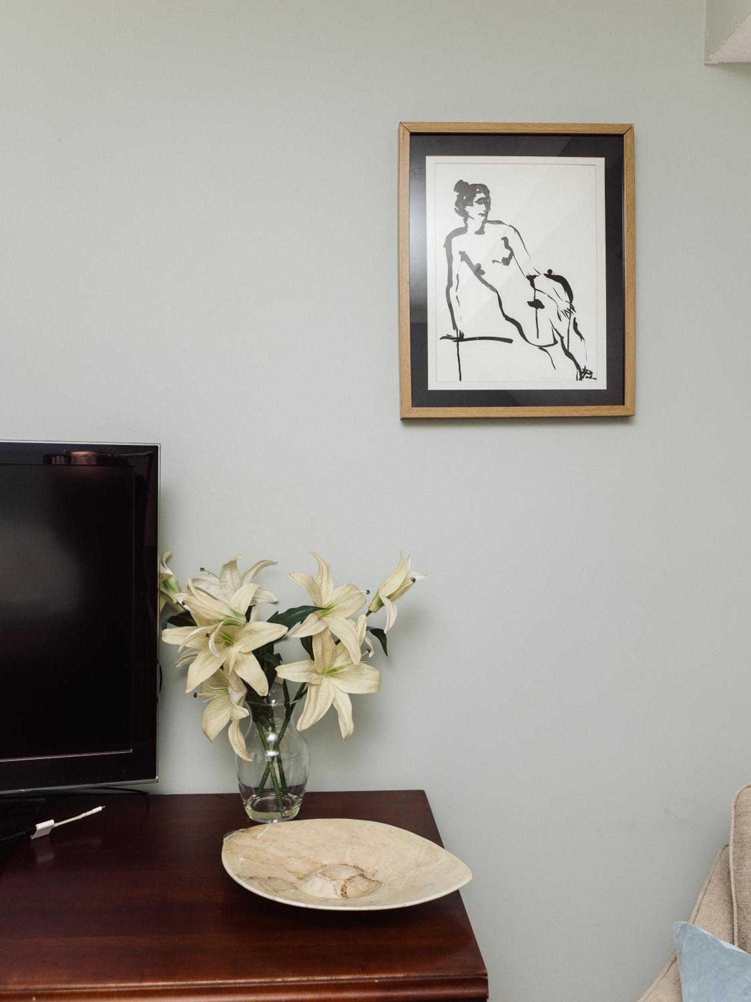 Beautiful Apartment In Guildford With Parking Send 외부 사진