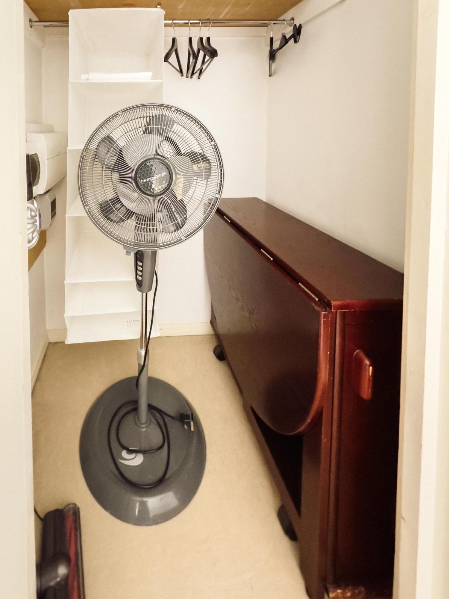 Beautiful Apartment In Guildford With Parking Send 외부 사진
