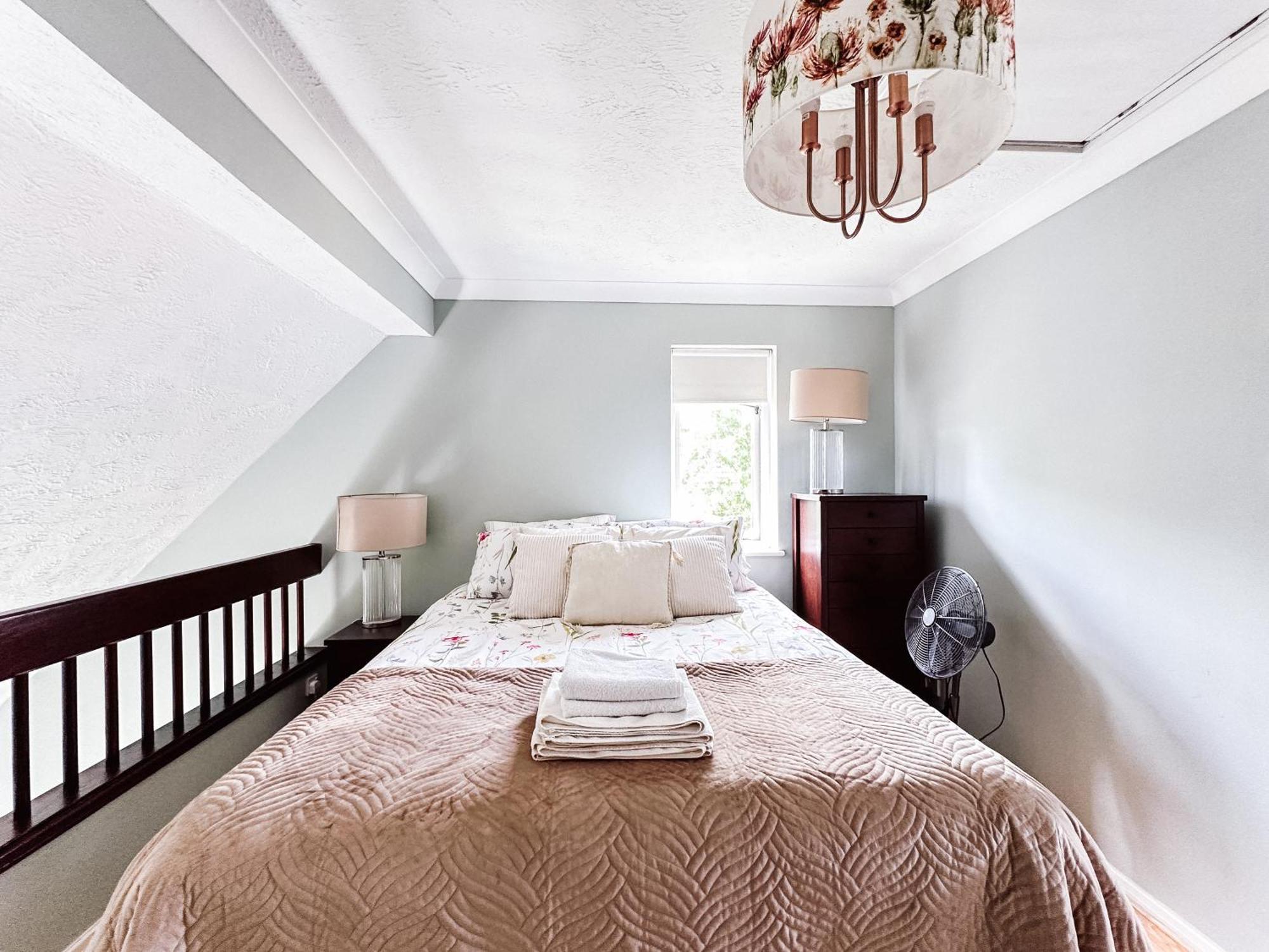 Beautiful Apartment In Guildford With Parking Send 외부 사진