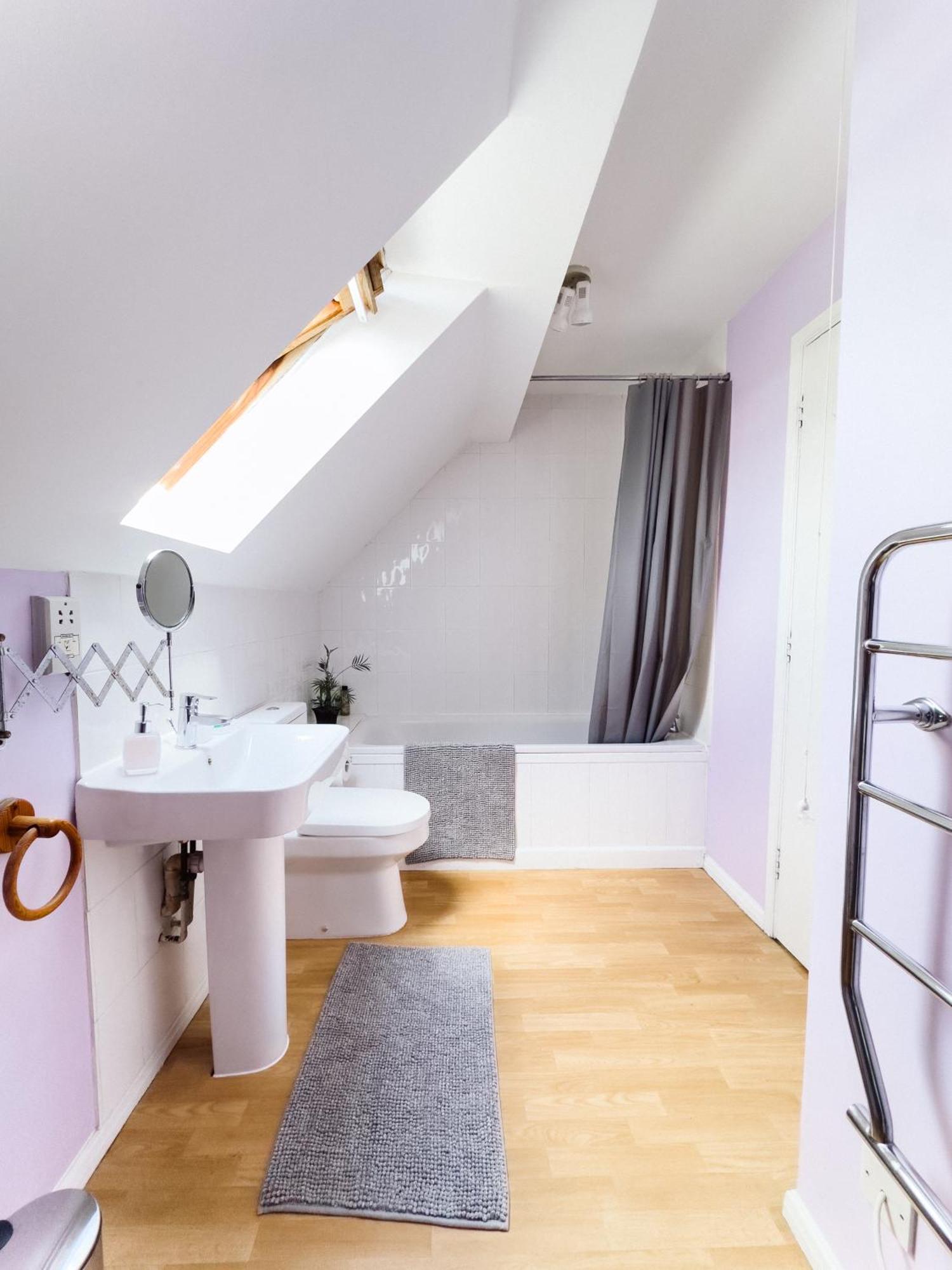 Beautiful Apartment In Guildford With Parking Send 외부 사진