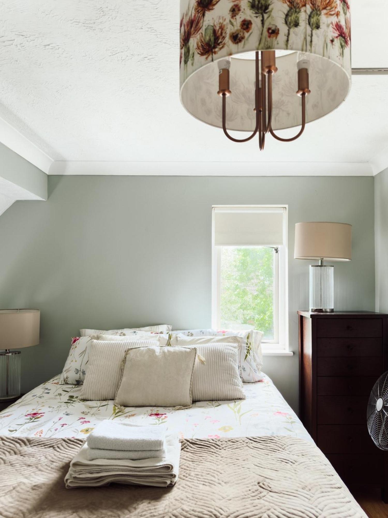 Beautiful Apartment In Guildford With Parking Send 외부 사진