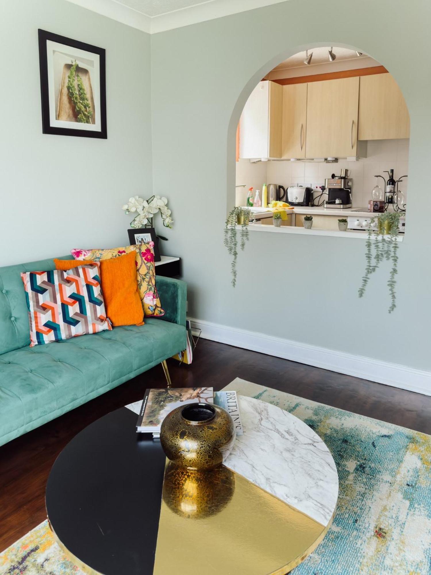 Beautiful Apartment In Guildford With Parking Send 외부 사진