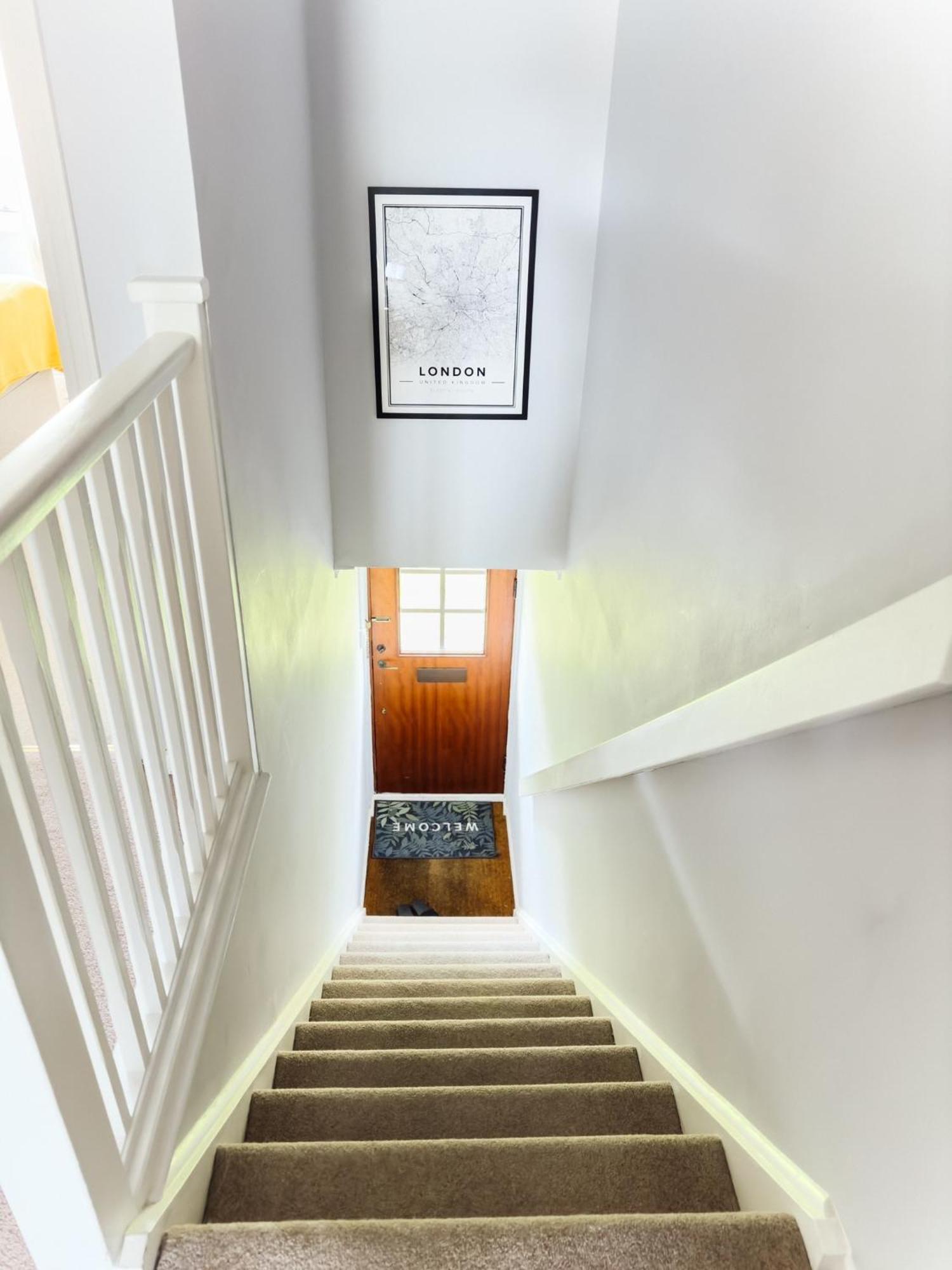Beautiful Apartment In Guildford With Parking Send 외부 사진