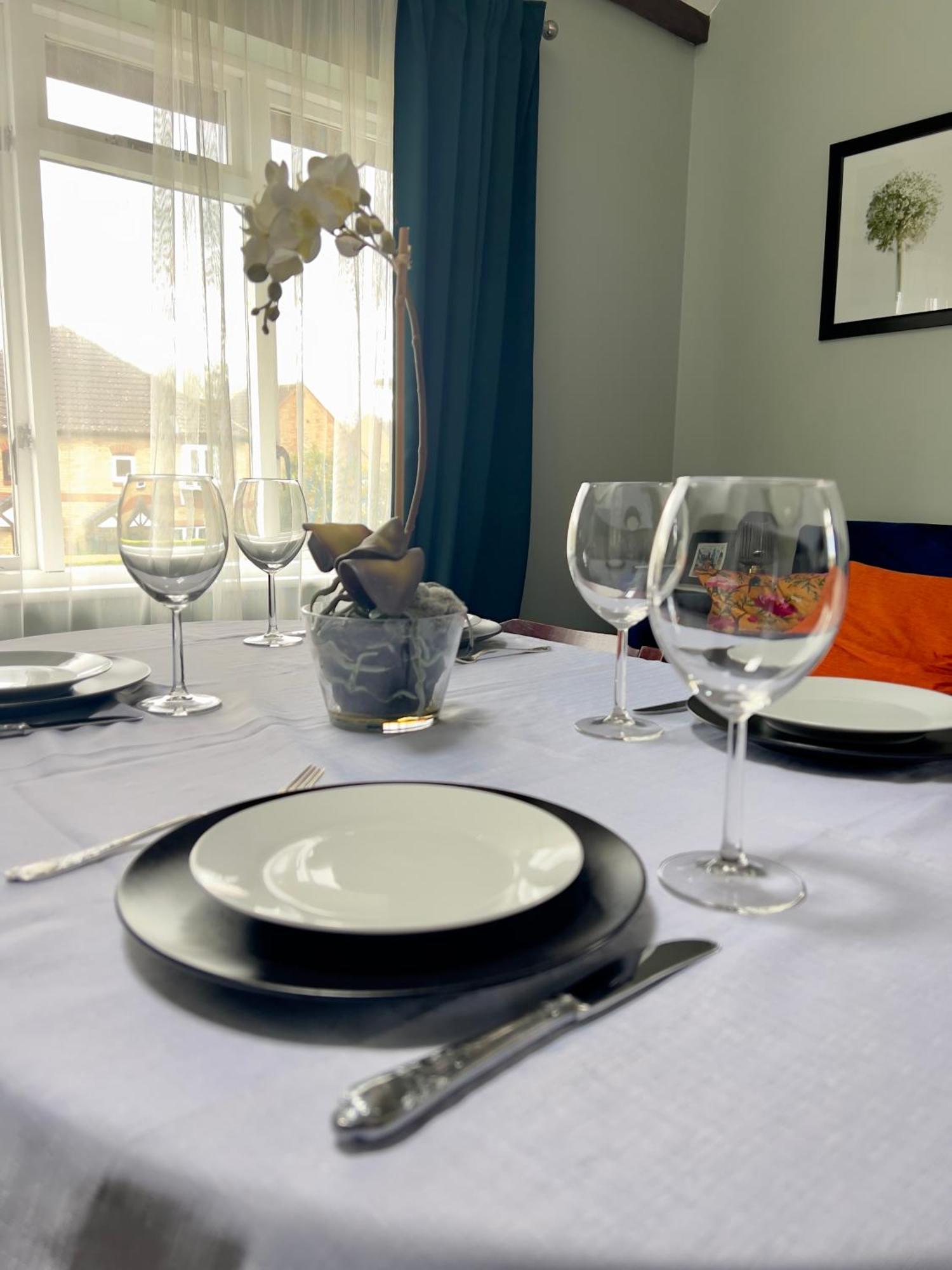 Beautiful Apartment In Guildford With Parking Send 외부 사진