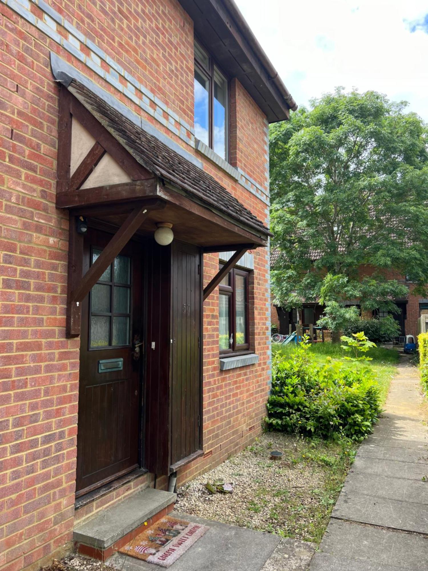 Beautiful Apartment In Guildford With Parking Send 외부 사진